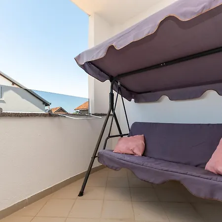 Julia Only Family Appartement Vodice